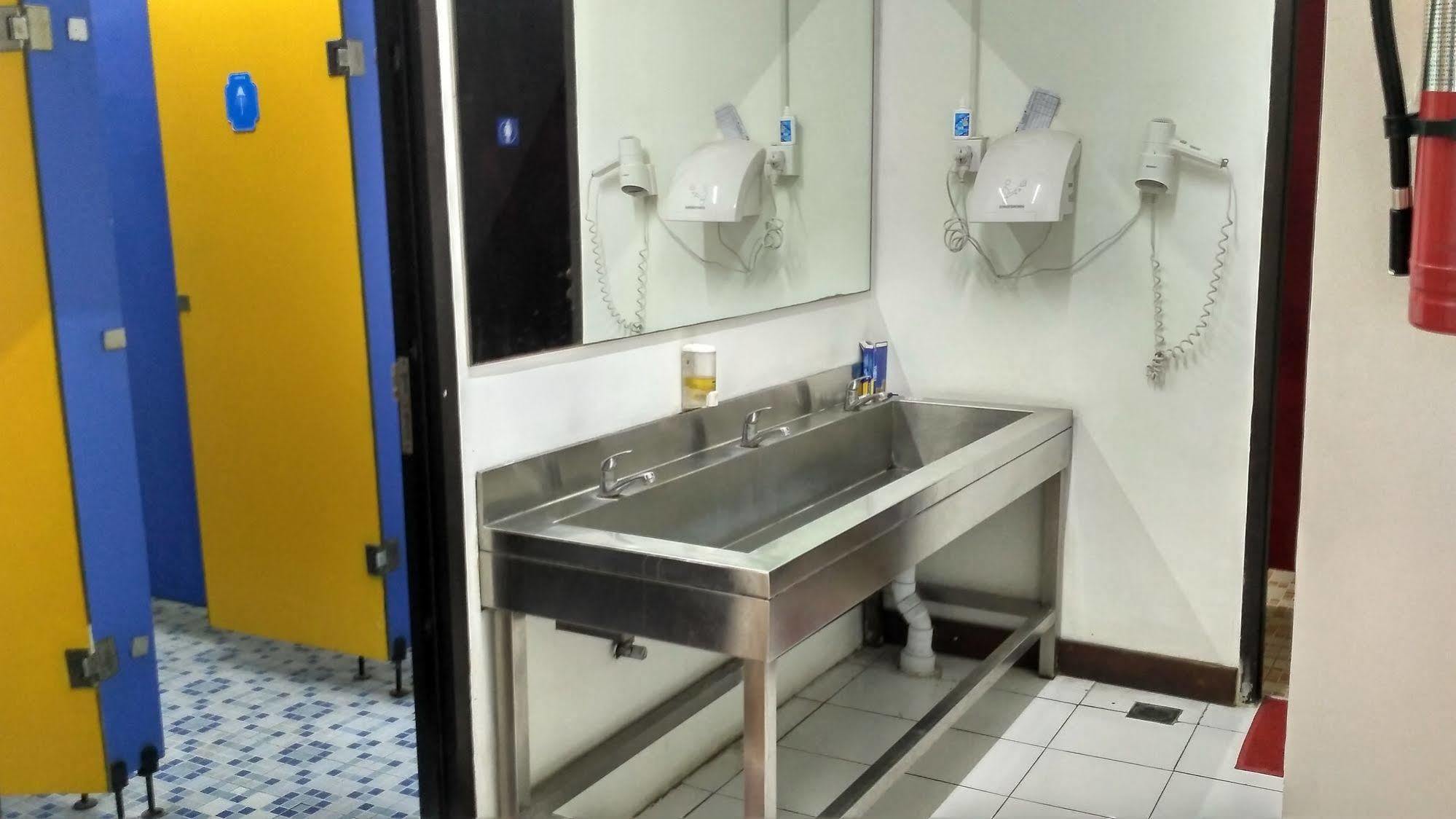 Cx Hostel Kuta Raya Exteriér fotografie